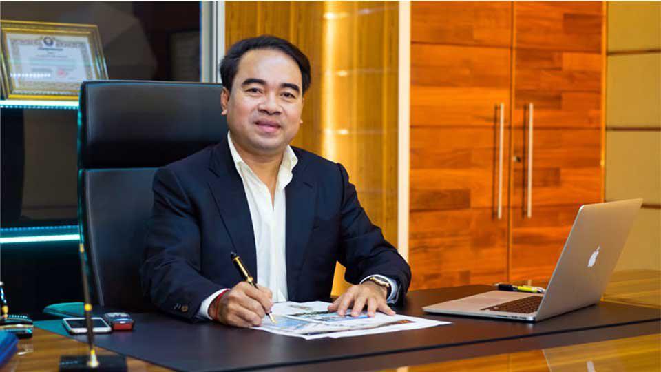 Peng Huoth Group Contributes $200,000 to Samdech Techo Hun Sen, Prime Minister of Cambodia to Help Flood Victims