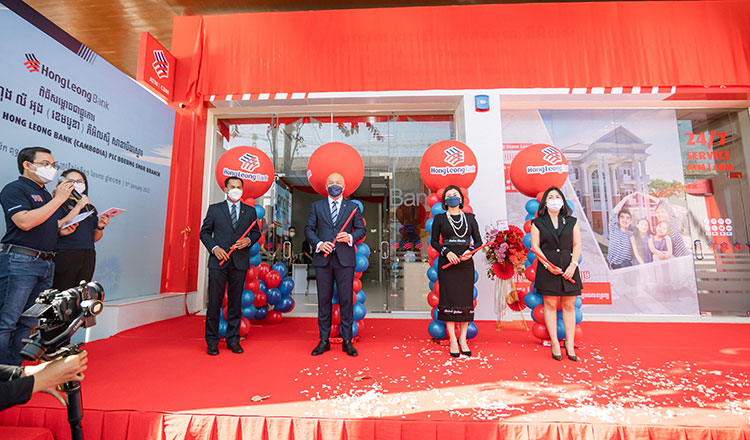 (From right to left) Excellency Soeng Dara, Chief Treasury Officer of Peng Huoth Group, Excellency Hong Dany, CEO of Borey Peng Huoth Group, Mr. Terrence Teoh, CEO of Hong Leong Bank, Mr. Sun Phearom, BM of Boeung Snor Branch. Supplied